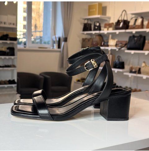 Босоніжки Michael Kors жіночі 7/ 8.5 US 129 фото